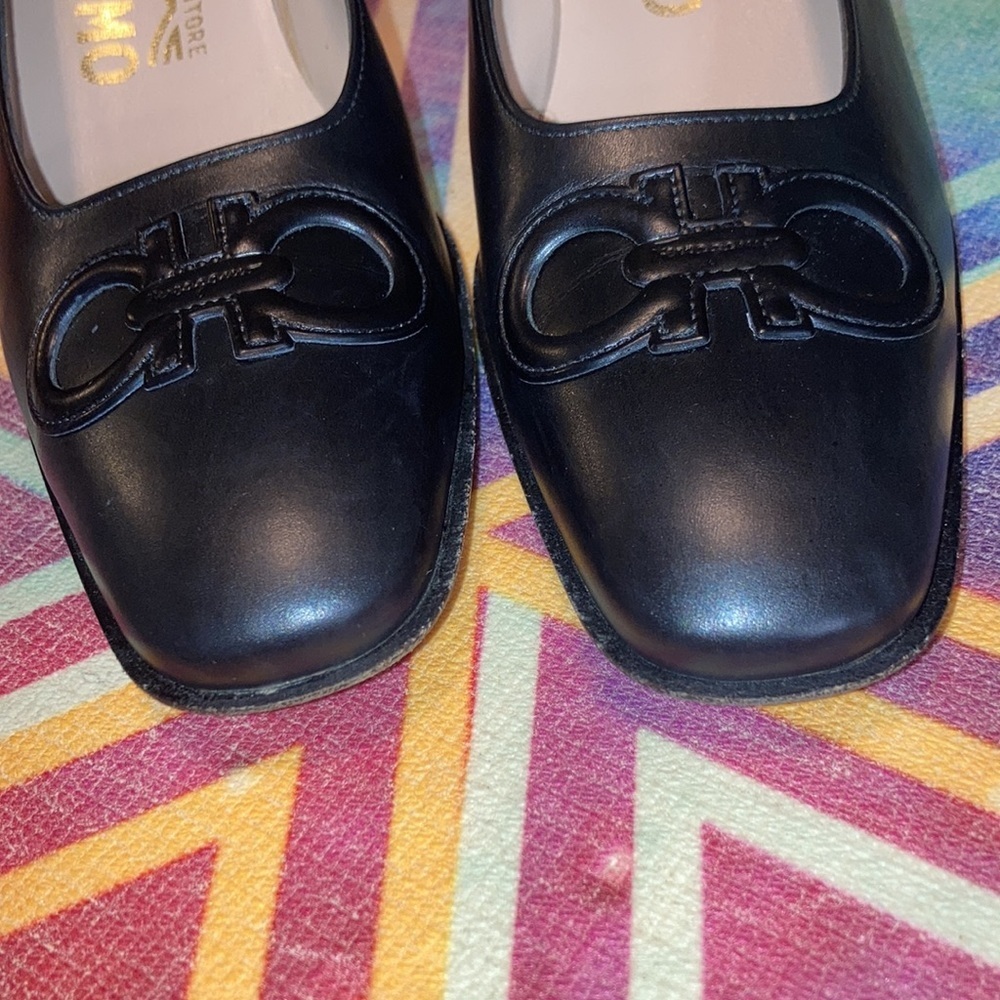 Salvatore Ferragamo Black Leather Heeled Pumps with Signature Gancini Detail - Picture 12 of 13